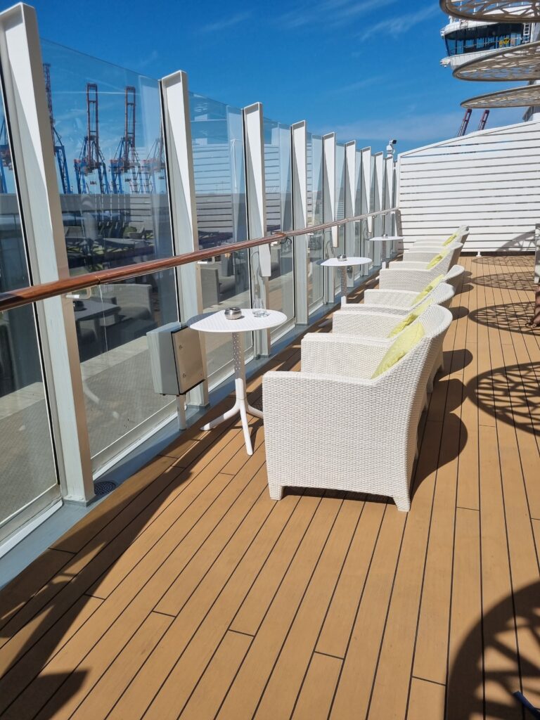 kreuzfahrt-anker_Lounge_Außenbereich